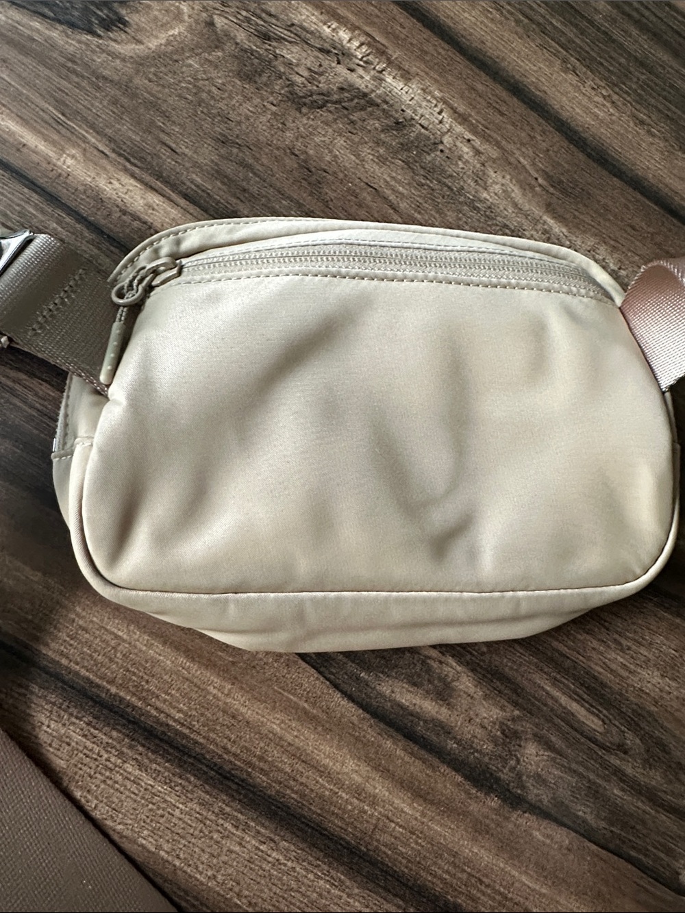 lululemon athletica Beige Crossbody Belt Bag with White Logo - Picture 2 of 4